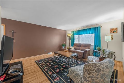 Tiny photo for 422 Princeton Drive, North Aurora, IL 60542 (MLS # 12617838)