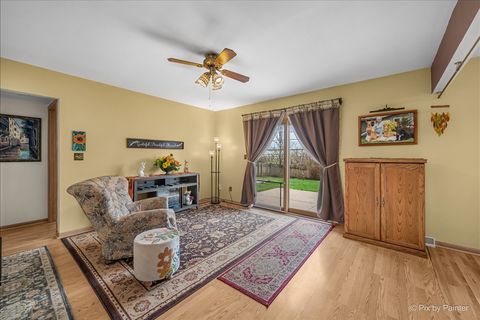 Tiny photo for 422 Princeton Drive, North Aurora, IL 60542 (MLS # 12617838)