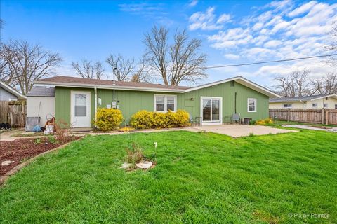 Tiny photo for 422 Princeton Drive, North Aurora, IL 60542 (MLS # 12617838)