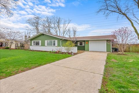 Tiny photo for 422 Princeton Drive, North Aurora, IL 60542 (MLS # 12617838)