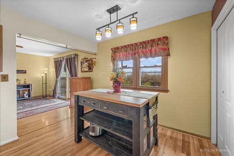 Tiny photo for 422 Princeton Drive, North Aurora, IL 60542 (MLS # 12617838)