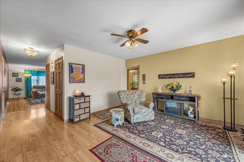 Tiny photo for 422 Princeton Drive, North Aurora, IL 60542 (MLS # 12617838)