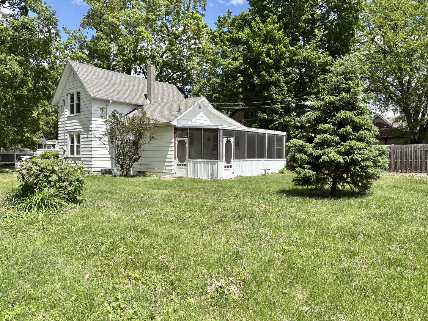 203 E Van Buren Street