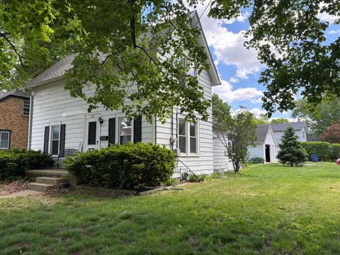 Photo of 203 E Van Buren Street, Ottawa, IL 61350 (MLS # 12646904)