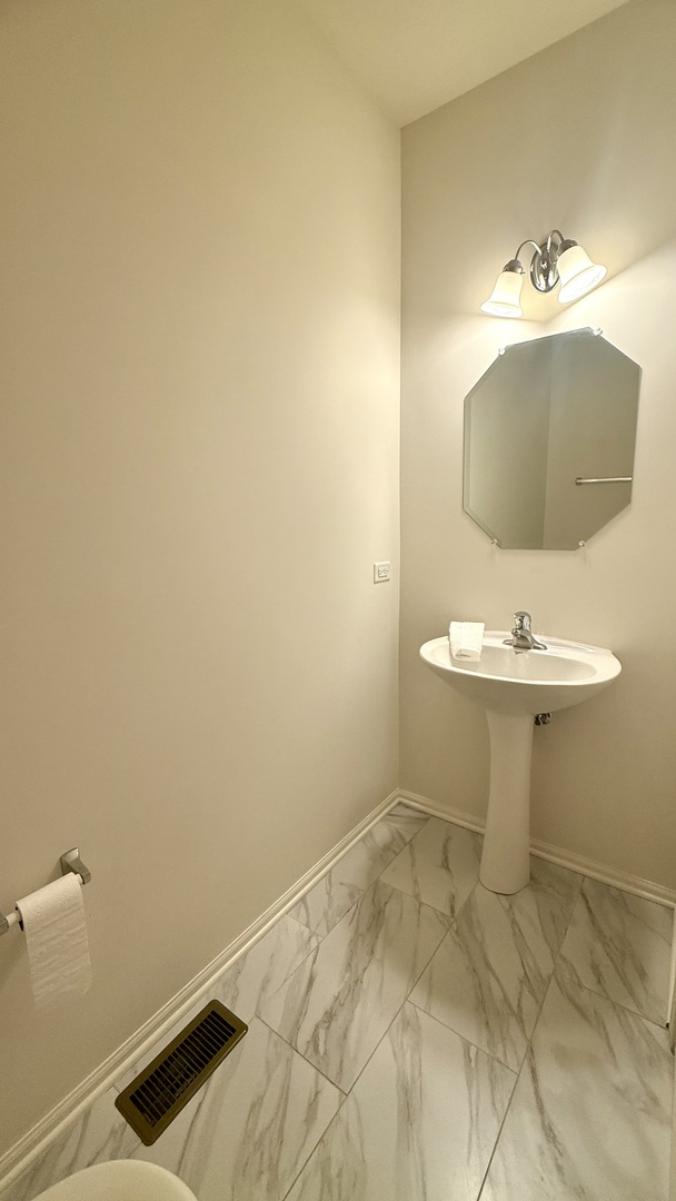 Round Lake, Illinois 60073, United States, 3 Bedrooms Bedrooms, ,3 BathroomsBathrooms,Residential,Active,197016