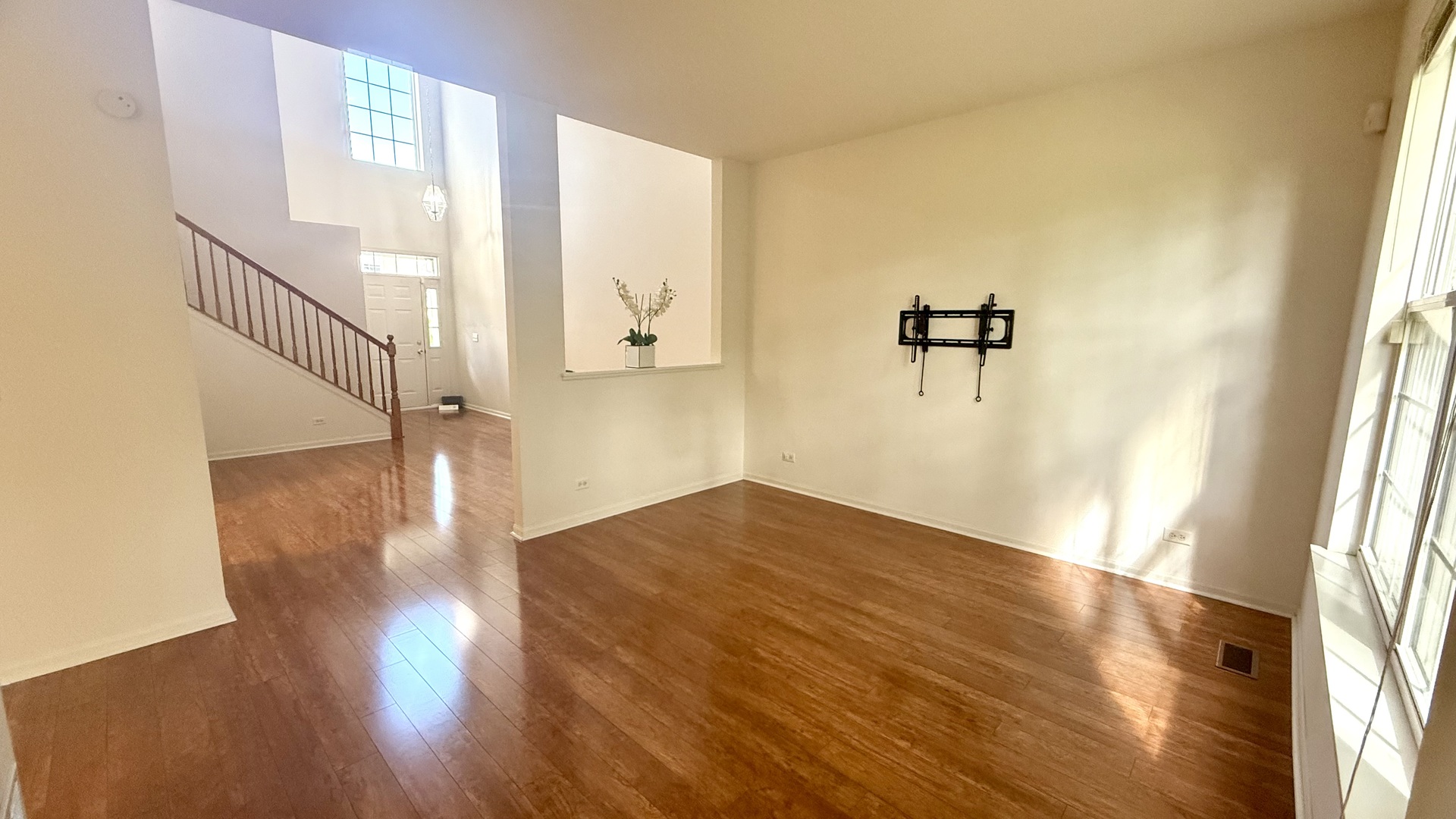 Round Lake, Illinois 60073, United States, 3 Bedrooms Bedrooms, ,3 BathroomsBathrooms,Residential,Active,197016