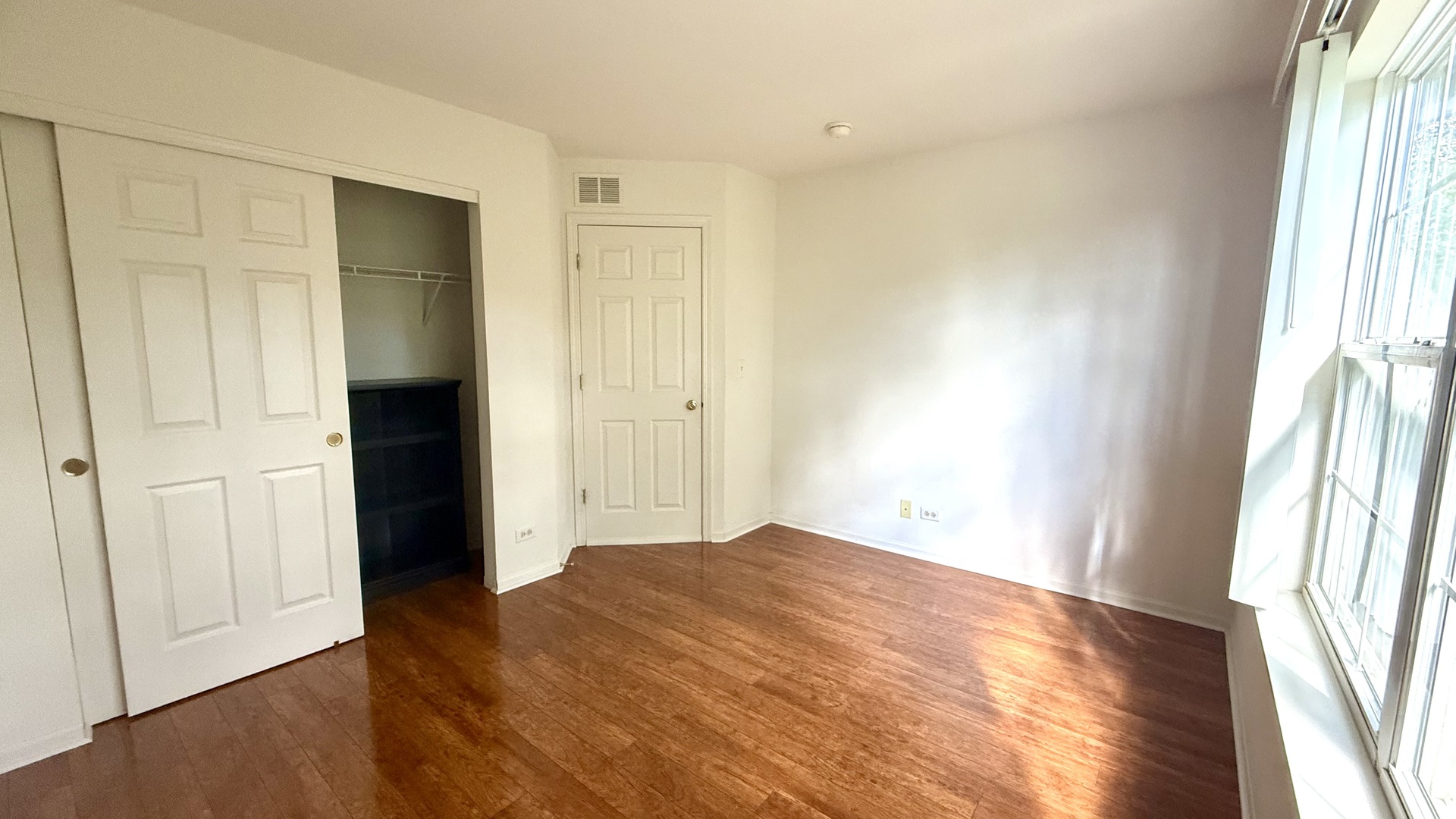 Round Lake, Illinois 60073, United States, 3 Bedrooms Bedrooms, ,3 BathroomsBathrooms,Residential,Active,197016