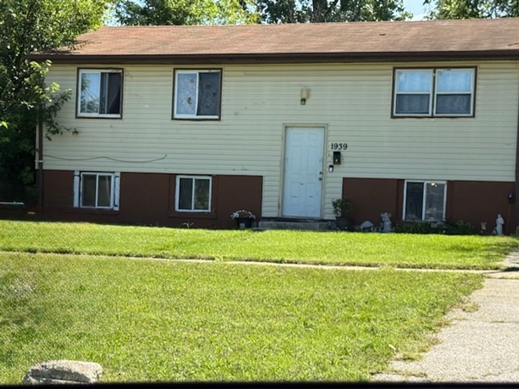 Photo for 1939 Ashland Avenue, Chicago Heights, IL 60411 (MLS # 12474796)