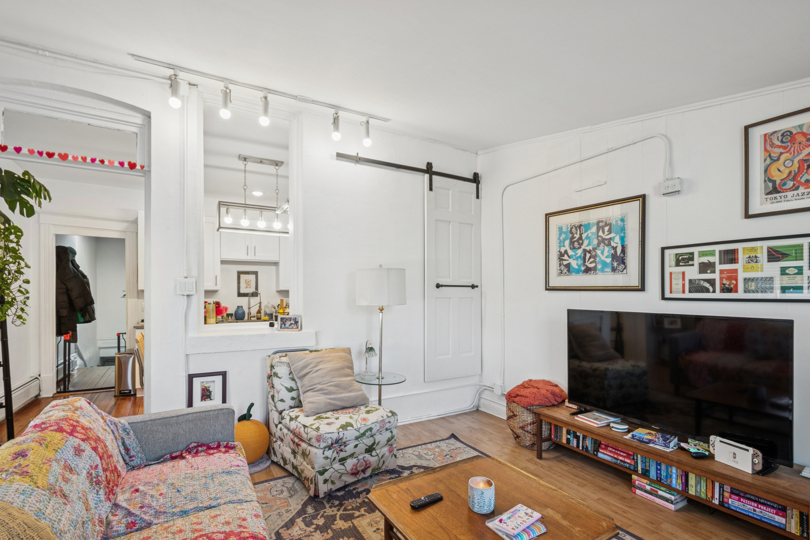 1922 W Wolfram Street