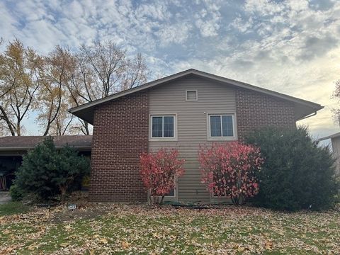 Photo of 2419 59th Street, Woodridge, IL 60517 (MLS # 12525948)