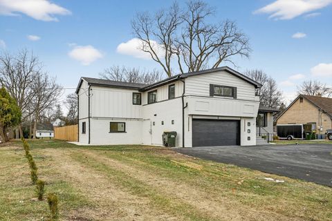 Tiny photo for 200 N Pine Street, Prospect Heights, IL 60070 (MLS # 12553473)