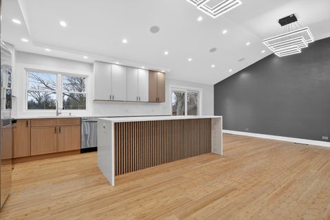 Tiny photo for 200 N Pine Street, Prospect Heights, IL 60070 (MLS # 12553473)