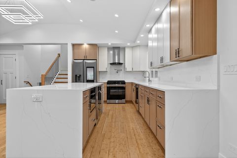 Tiny photo for 200 N Pine Street, Prospect Heights, IL 60070 (MLS # 12553473)