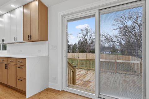 Tiny photo for 200 N Pine Street, Prospect Heights, IL 60070 (MLS # 12553473)