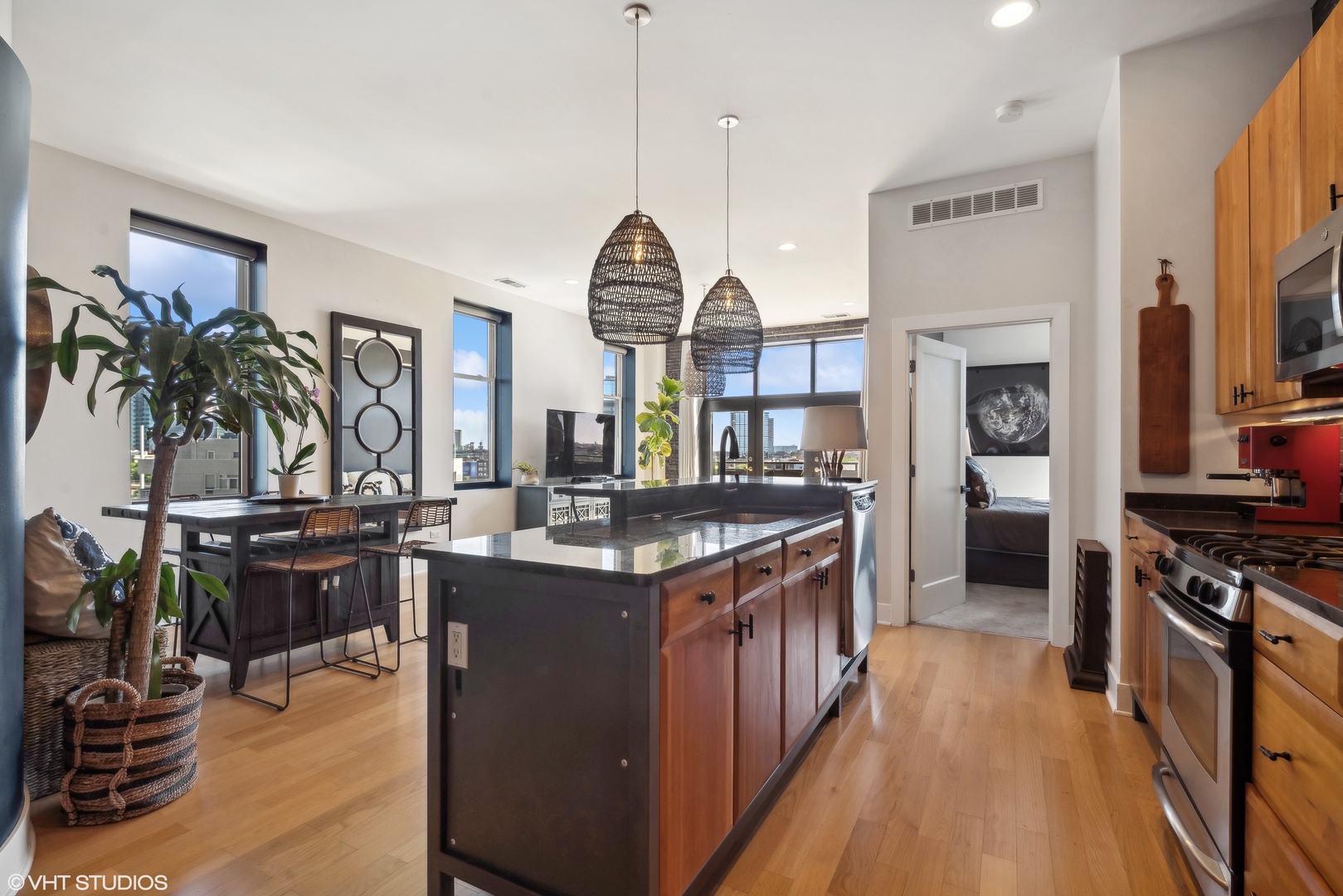 725 N Aberdeen Street 609