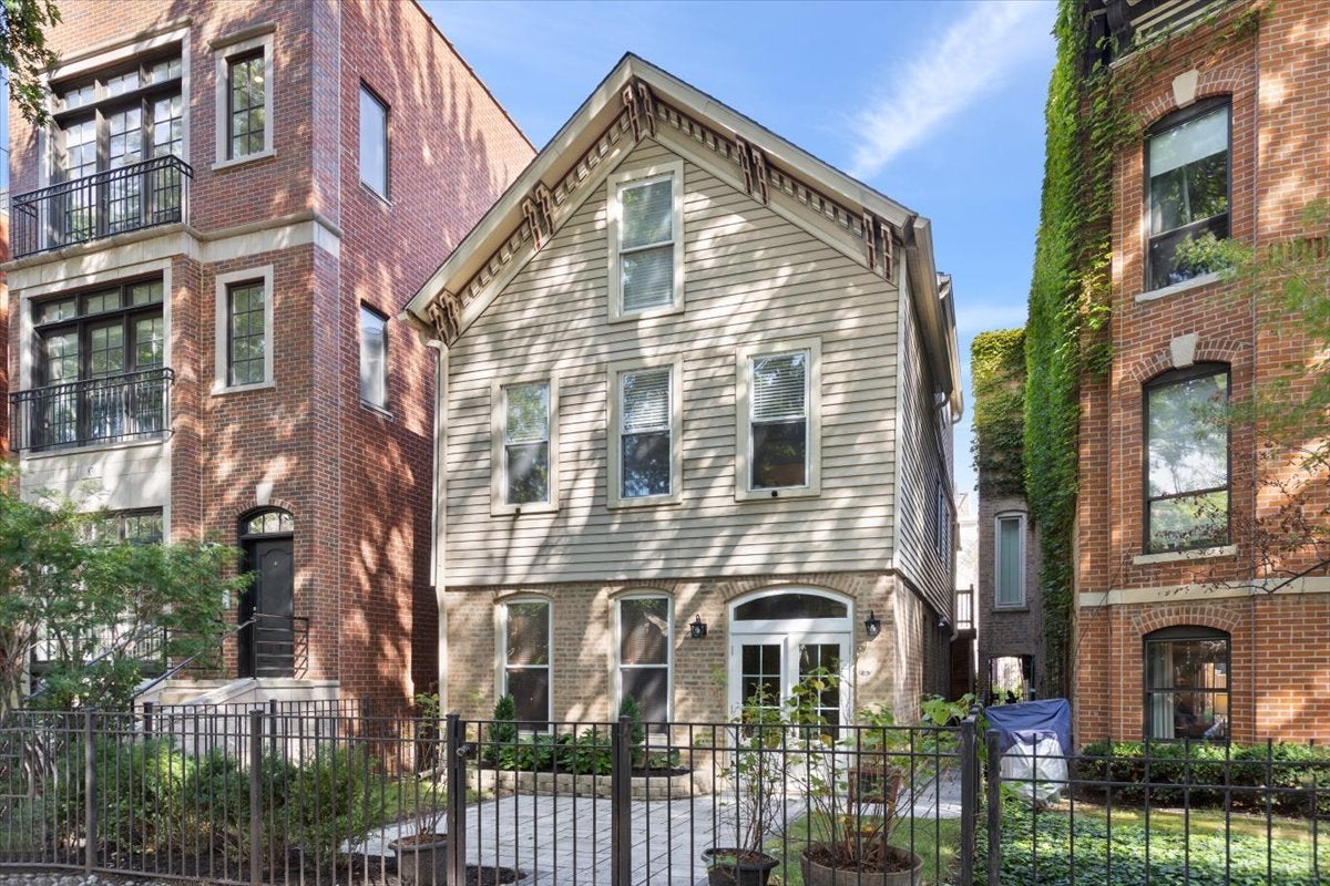 828 W Lill Avenue