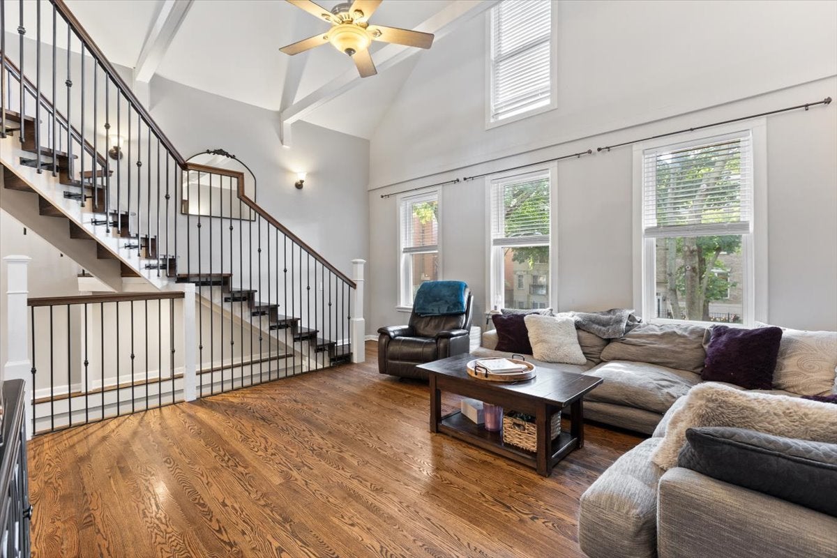 828 W Lill Avenue