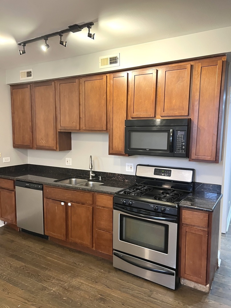 2254 W Arthur Avenue 1051A