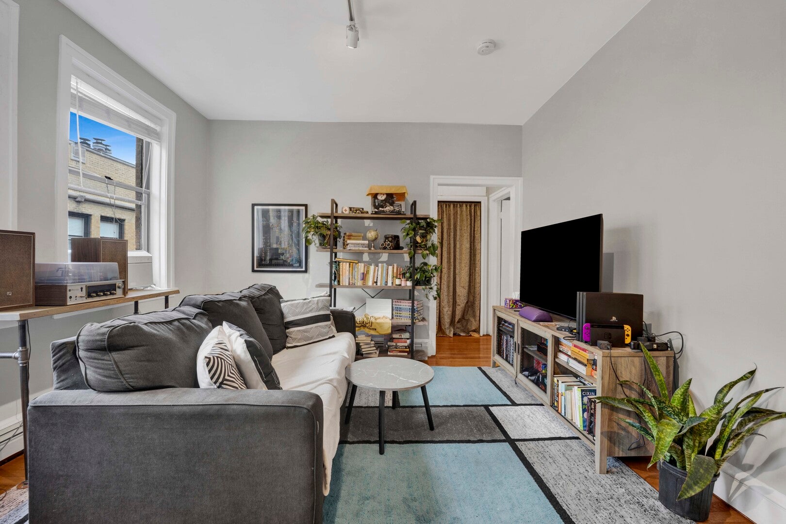 636 W Waveland Avenue 4D