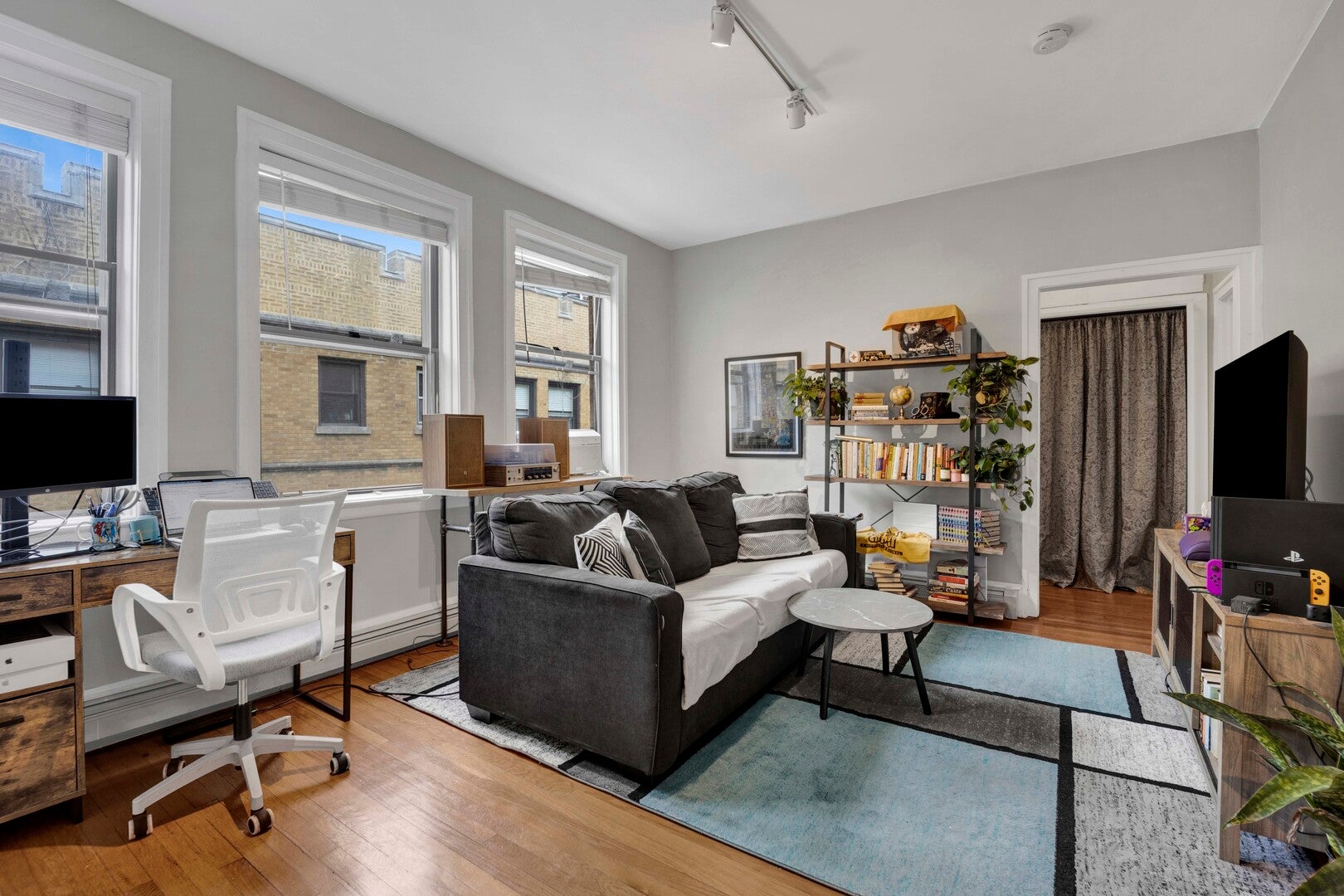 636 W Waveland Avenue 4D