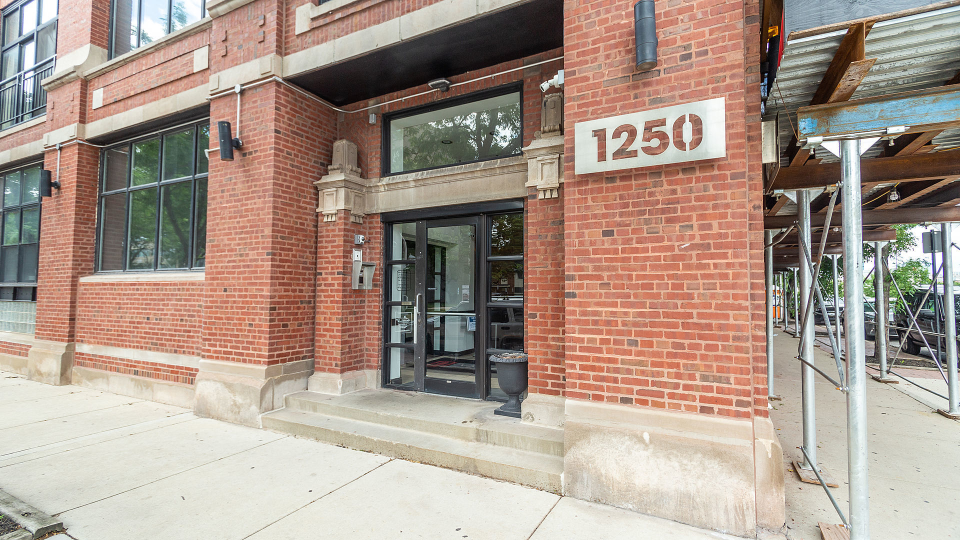 1250 W Van Buren Street 714