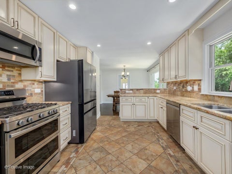 Tiny photo for 3913 Forest Avenue, Downers Grove, IL 60515 (MLS # 12671746)