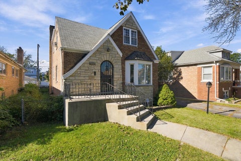 Photo of 3440 N Oak Park Avenue, Chicago, IL 60634 (MLS # 12788086)
