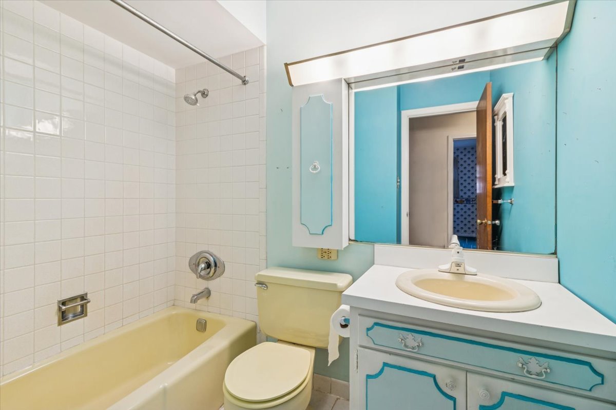 Lisle, Illinois 60532, United States, 4 Bedrooms Bedrooms, ,2 BathroomsBathrooms,Residential,Active,229596