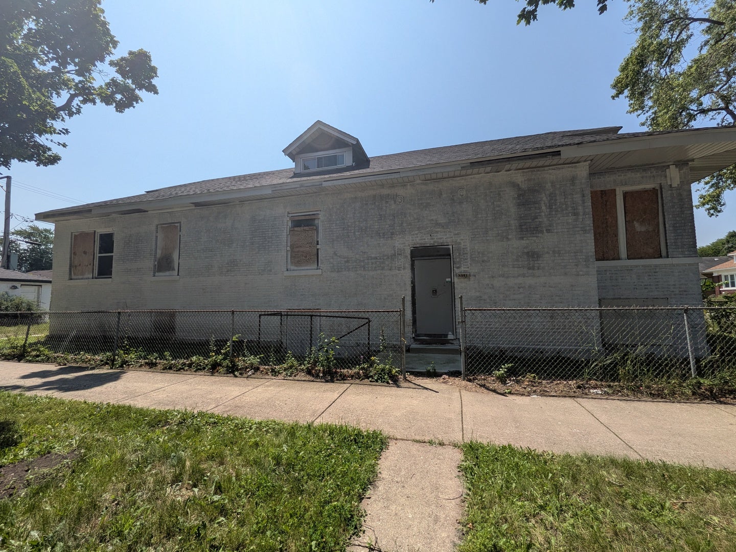 8001 S Laflin Street