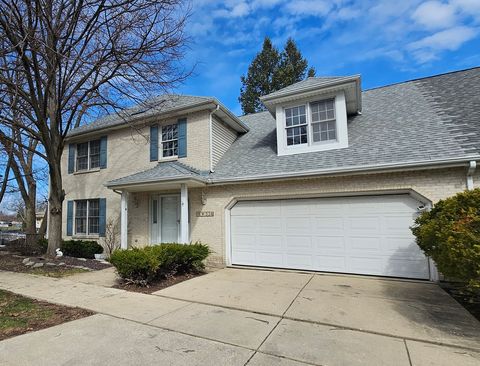 Tiny photo for 16W536 58th Street, Clarendon Hills, IL 60514 (MLS # 12598390)
