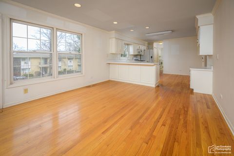 Tiny photo for 16W536 58th Street, Clarendon Hills, IL 60514 (MLS # 12598390)