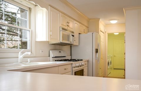 Tiny photo for 16W536 58th Street, Clarendon Hills, IL 60514 (MLS # 12598390)