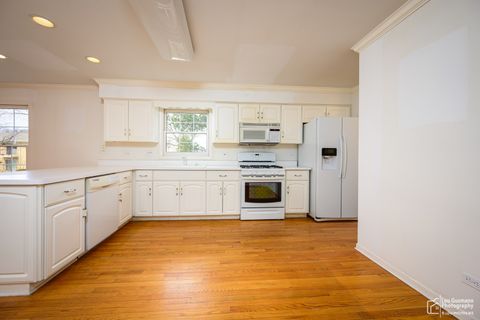 Tiny photo for 16W536 58th Street, Clarendon Hills, IL 60514 (MLS # 12598390)