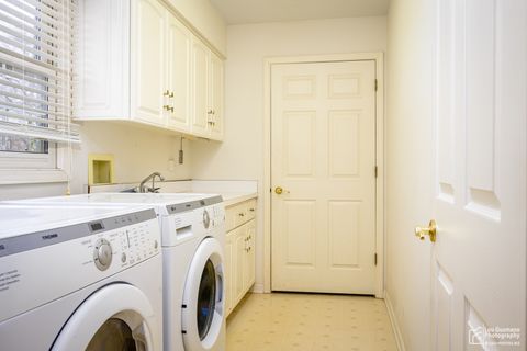 Tiny photo for 16W536 58th Street, Clarendon Hills, IL 60514 (MLS # 12598390)