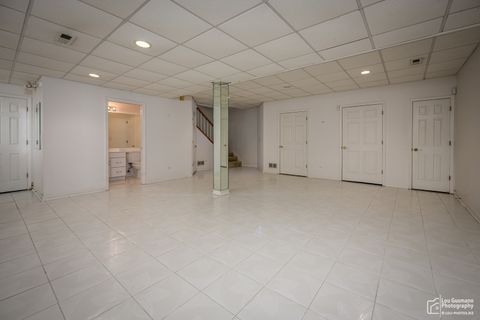 Tiny photo for 16W536 58th Street, Clarendon Hills, IL 60514 (MLS # 12598390)