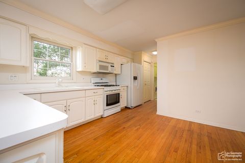 Tiny photo for 16W536 58th Street, Clarendon Hills, IL 60514 (MLS # 12598390)