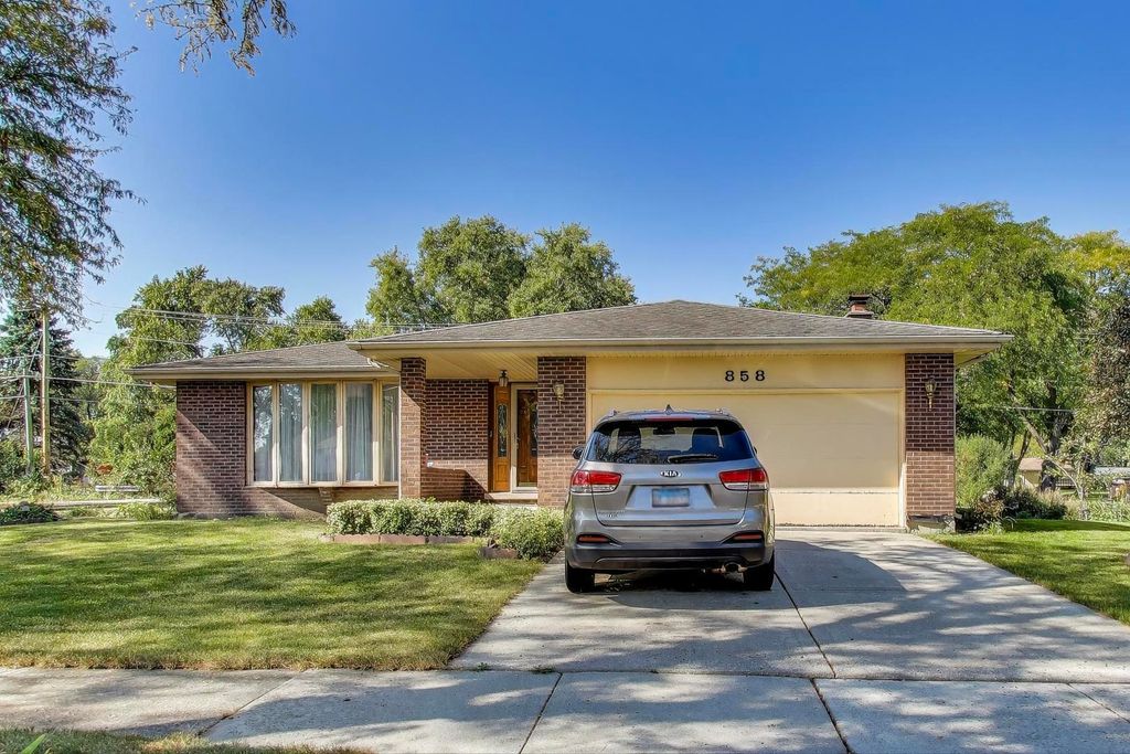 Photo for 858 Academy Avenue, Matteson, IL 60443 (MLS # 12489600)