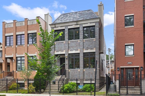 Photo of 3619 N HERMITAGE Avenue, Chicago, IL 60613 (MLS # 12736686)