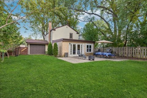 Tiny photo for 430 S Dryden Place, Arlington Heights, IL 60005 (MLS # 12482040)