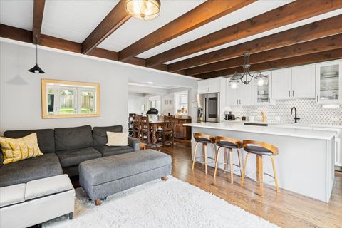 Tiny photo for 430 S Dryden Place, Arlington Heights, IL 60005 (MLS # 12482040)