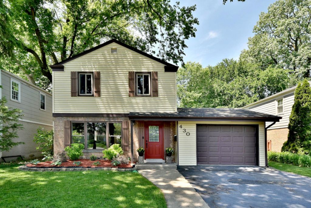 Photo for 430 S Dryden Place, Arlington Heights, IL 60005 (MLS # 12482040)