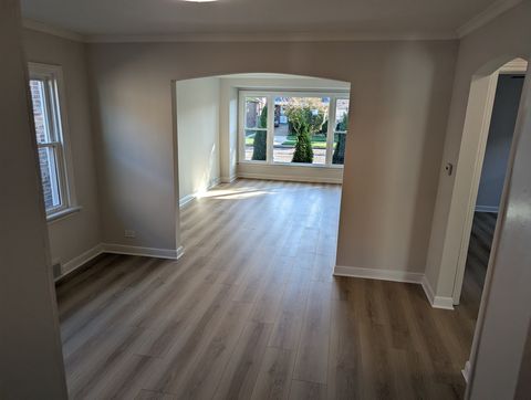 Tiny photo for 8936 S Ridgeland Avenue, Chicago, IL 60617 (MLS # 12490017)