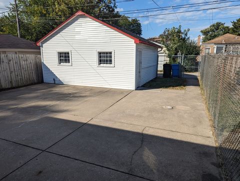 Tiny photo for 8936 S Ridgeland Avenue, Chicago, IL 60617 (MLS # 12490017)