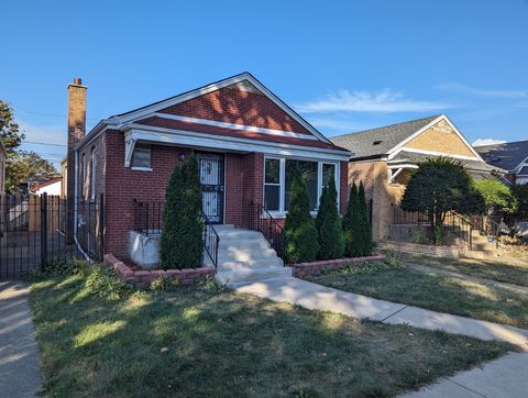 Photo of 8936 S Ridgeland Avenue, Chicago, IL 60617 (MLS # 12490017)