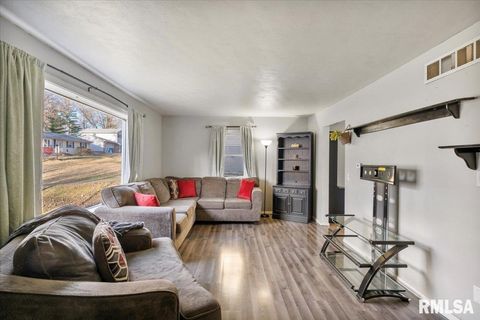 Tiny photo for 337 5TH Street Court, Silvis, IL 61282 (MLS # QC4269409)