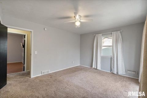 Tiny photo for 337 5TH Street Court, Silvis, IL 61282 (MLS # QC4269409)