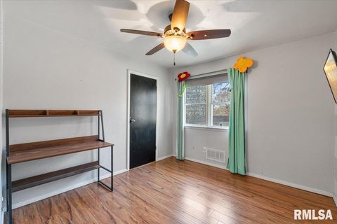 Tiny photo for 337 5TH Street Court, Silvis, IL 61282 (MLS # QC4269409)