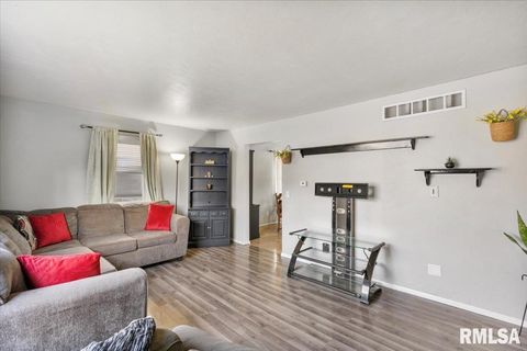 Tiny photo for 337 5TH Street Court, Silvis, IL 61282 (MLS # QC4269409)