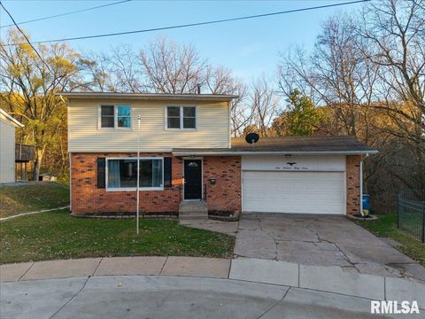 Tiny photo for 337 5TH Street Court, Silvis, IL 61282 (MLS # QC4269409)