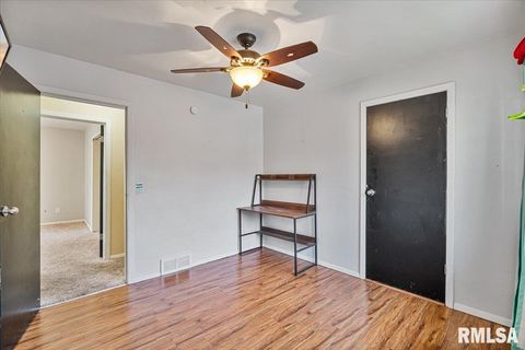 Tiny photo for 337 5TH Street Court, Silvis, IL 61282 (MLS # QC4269409)